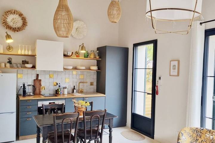 Gîte pour 4 personnes, avec piscine ainsi que terrasse et jardin