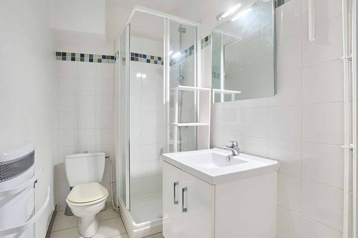 Appartement entier, Studio lumineux avec balcon, à 400 m des Thermes, wifi et parking inclus in Cazaubon, Gers