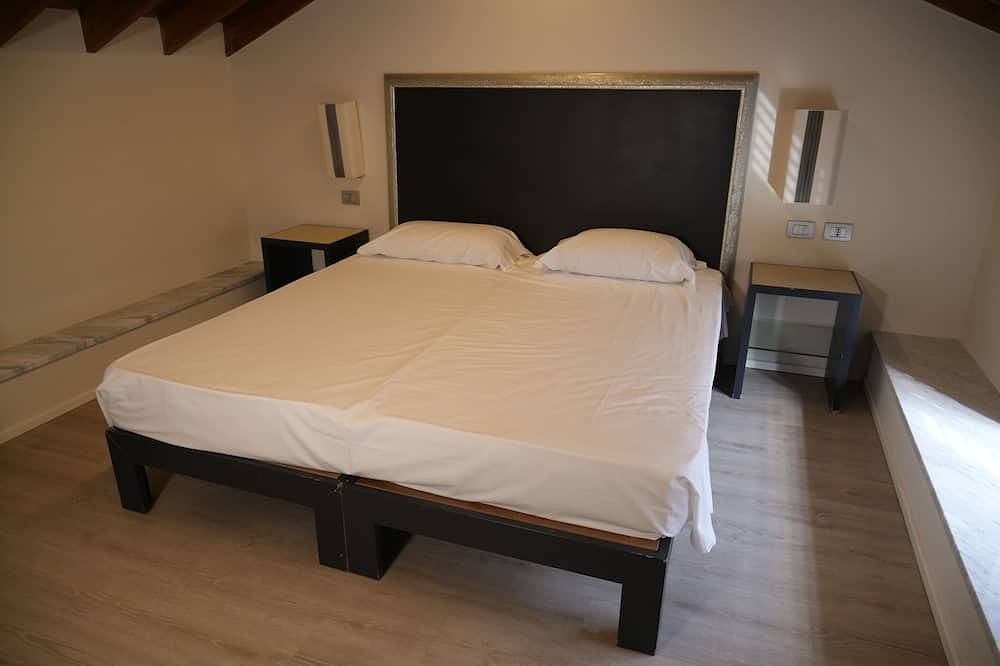 Viscuso House At the stacks n4 in Aci Castello (Borgo), Aci Castello