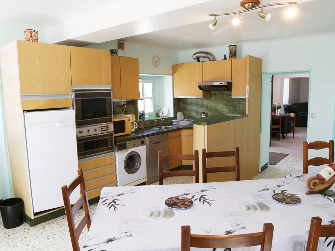Renoviertes Dorfhaus, 5 Schlafzimmer, geschlossener Hof in Moulins-en-Tonnerrois, Region Avallon