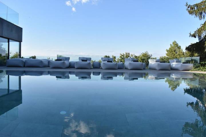 Hotel para 2 personas, con jacuzzi además de sauna y jardín en Bages