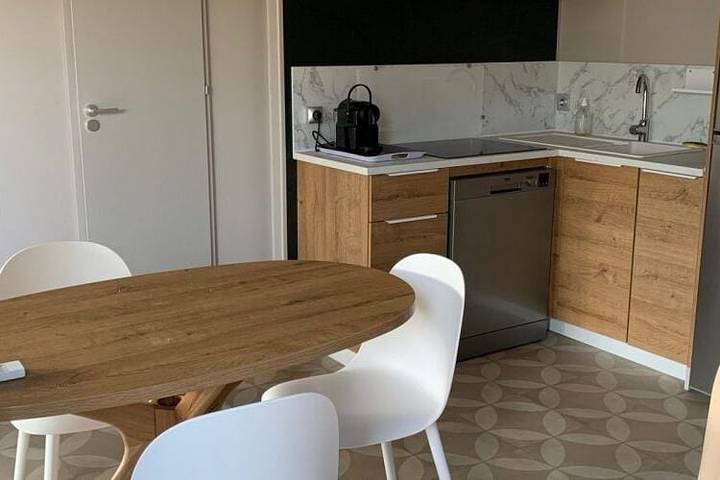 Camping pour 4 personnes, avec piscine ainsi que jacuzzi et terrasse dans l' Hérault - 2