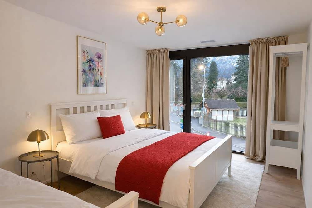Entire apartment, Modern Jungfrau View Apartment with Bbq and Ac at Interlaken West Station in Interlaken, Lake Thun