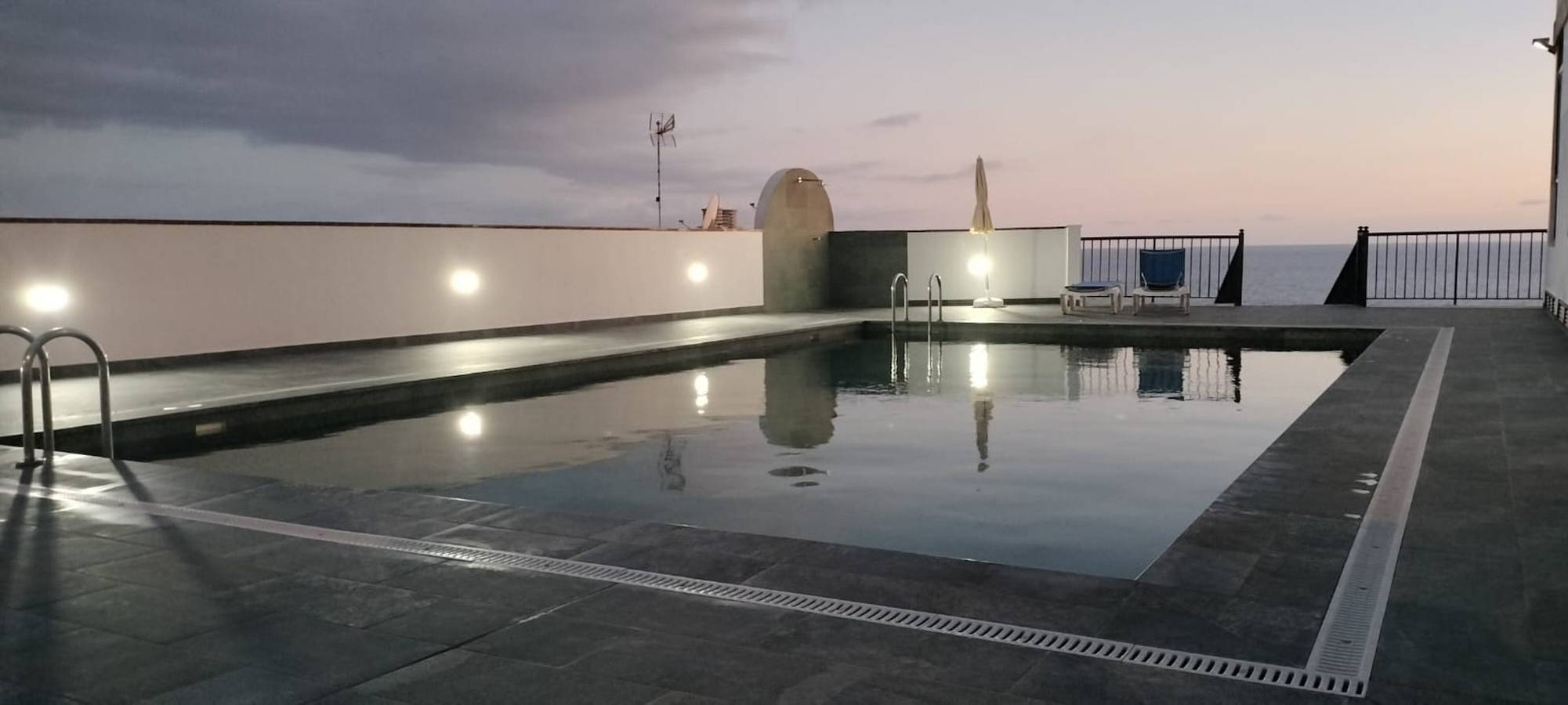 Vivienda Vacacional Playa La Arena con vistas al mar, piscina comunitaria y Wi-Fi in Playa Neptuno (Santiago del Teide), Santiago del Teide