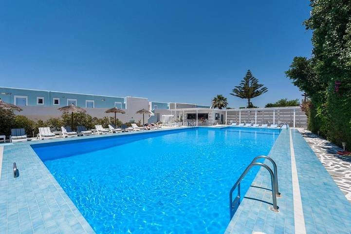 Hôtel pour 2 personnes, avec Balcon et Terrasse ainsi que Jardin et Bassin pour enfant