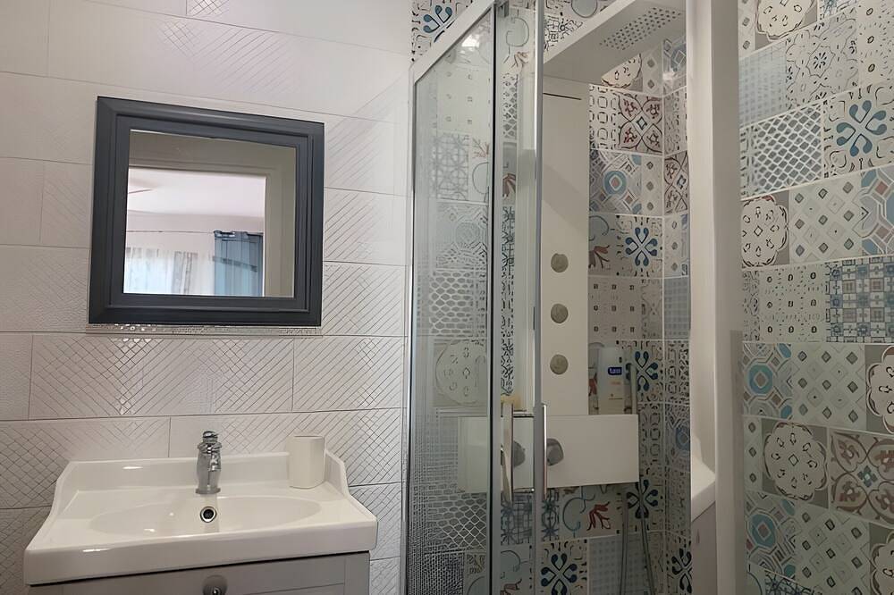 Apartamento entero, Apartamento 'La Miougrano' con terraza y jardín compartidos y Wi-Fi in Plan-d'Orgon, Region de Arles