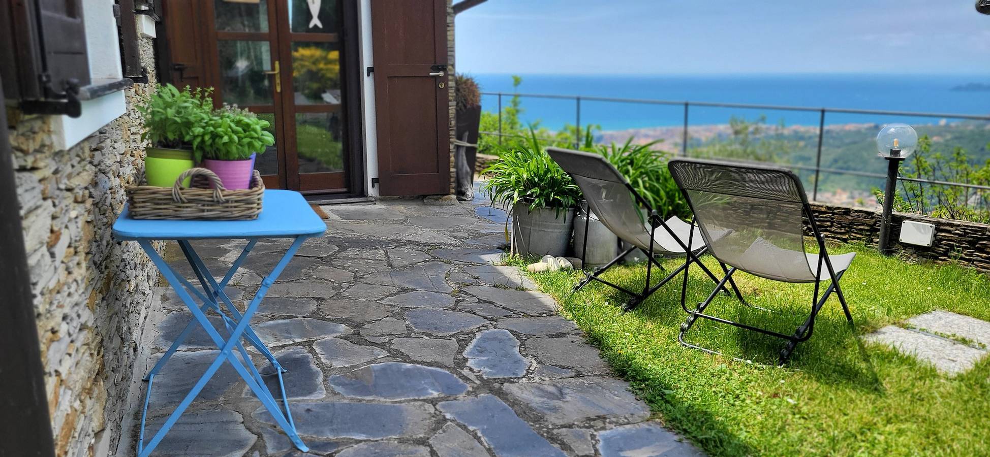 Casa di campagna in pietra 'Paradiso San Giacomo' con incantevole Vista Mare, grande giardino in Cogorno, Riviera di Levante