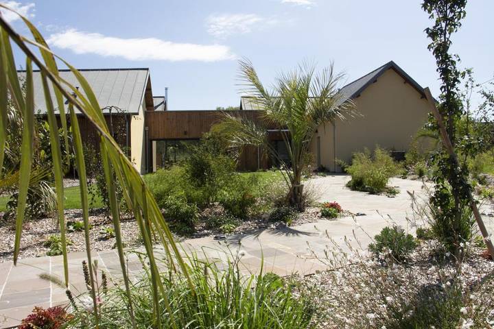 Appart’hôtel pour 2 personnes, avec Jacuzzi ainsi que Terrasse et Jardin
