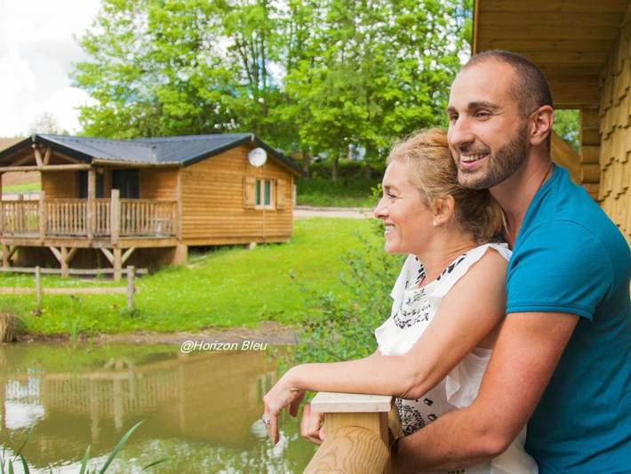 Camping pour 5 personnes, avec Balcon et Terrasse ainsi que Jacuzzi et Jardin dans l' Aisne