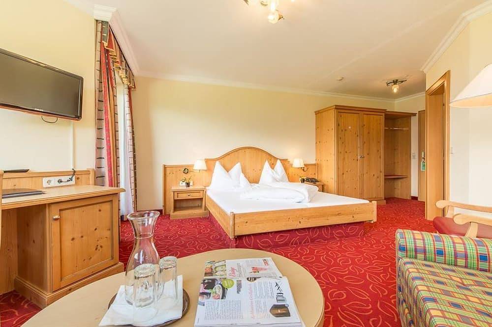 Doppelzimmer Haupthaus - Hotel Pension Jägerhof Kg in Tuxer Alpen, Kolsassberg