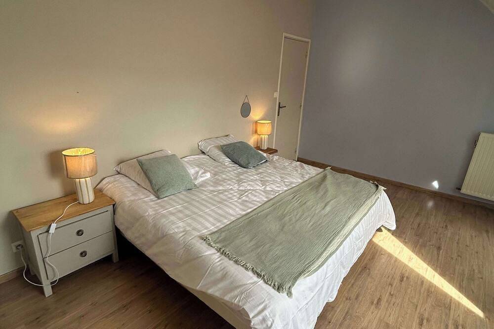 Entire apartment, Large duplex in the heart of Murat in Volcans d'Auvergne Regional Nature Park