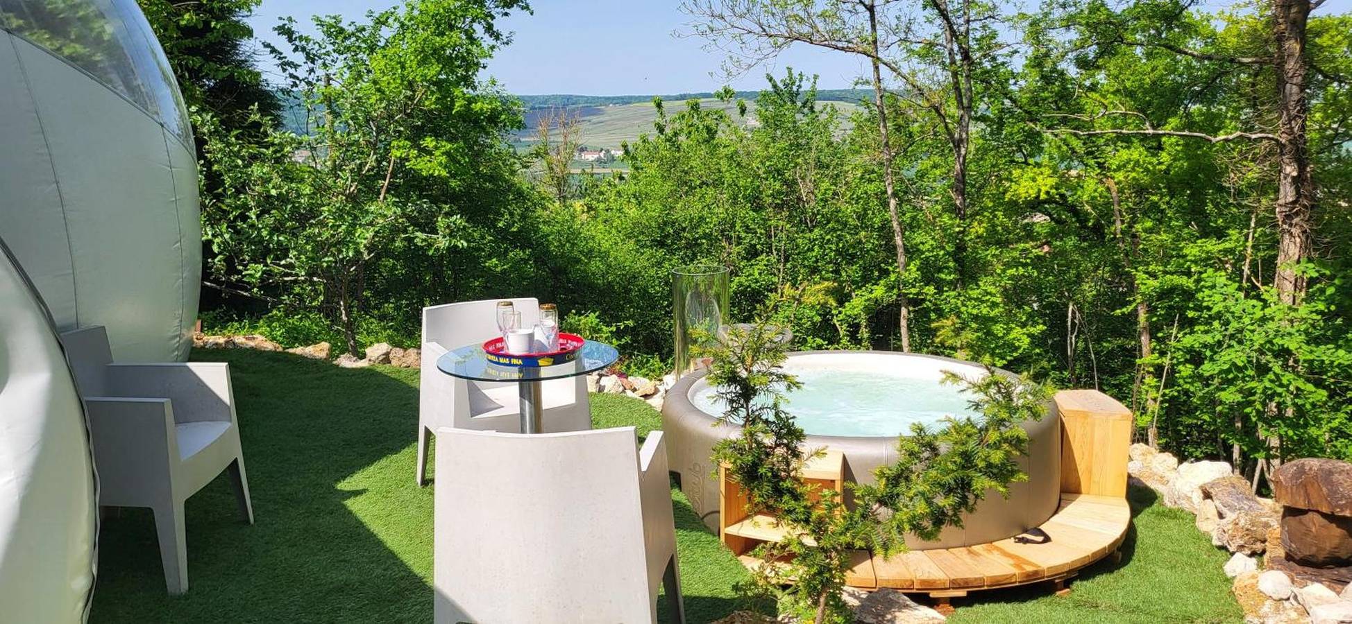 Glamping 'Les Bulles Du Coq De Champagne' avec vue sur la montagne, terrasse privée et Wi-Fi in Dormans, Marne