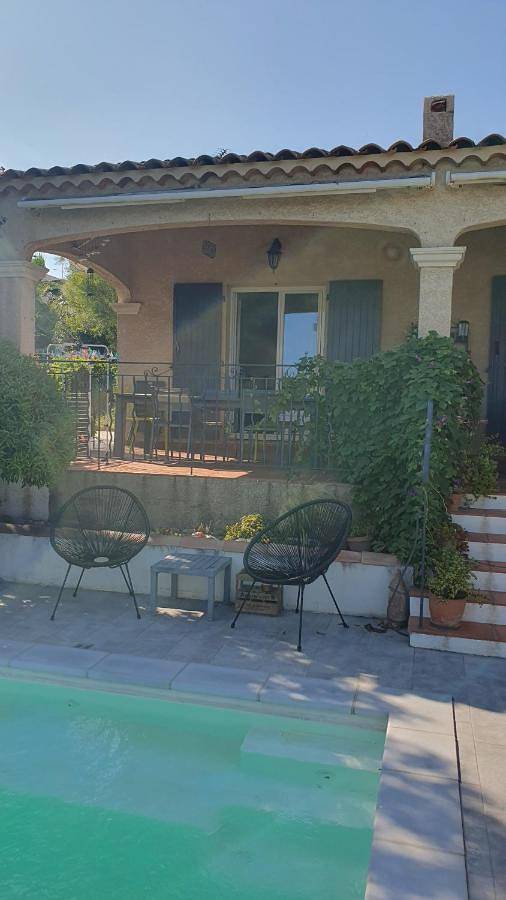 Location de vacances pour 2 personnes, avec piscine ainsi que jardin et terrasse, animaux acceptés à Bellegarde - 2