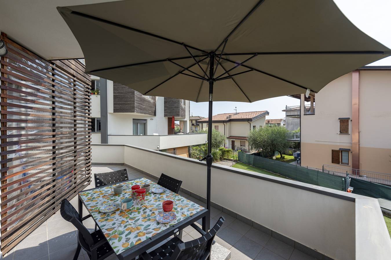 Entire apartment, Rosy House 100m from lake & Shared Pool in Maderno, Toscolano-Maderno