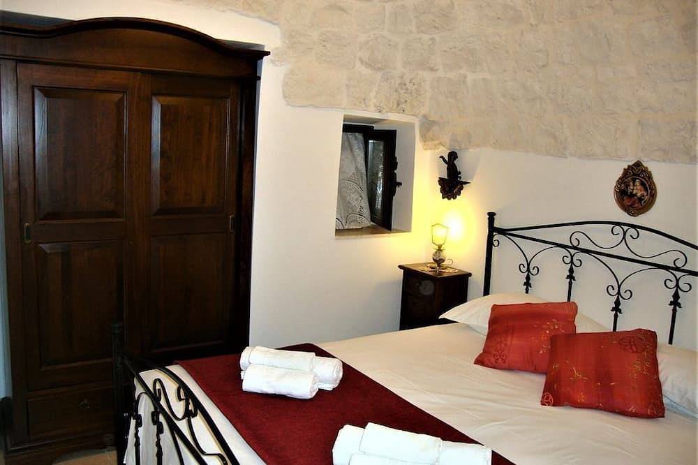 Trulli di Marì: \"Trullo Incanto\" ideal for families. Playground area. 12km from the sea in Locorotondo, Bari Province