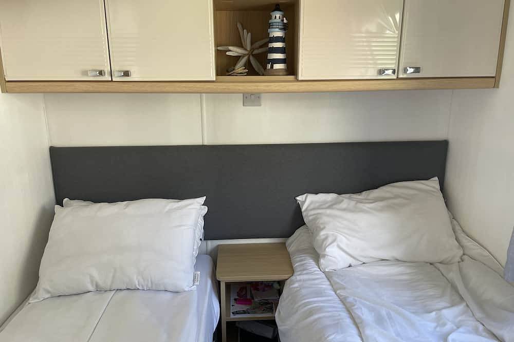 Water Lily lovely dog friendly caravan on Rockley Park, Poole Harbour + Sea View in Poole, Poole Harbour