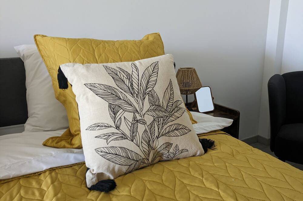 Amarelo the Yellow room in Feteira, Faial