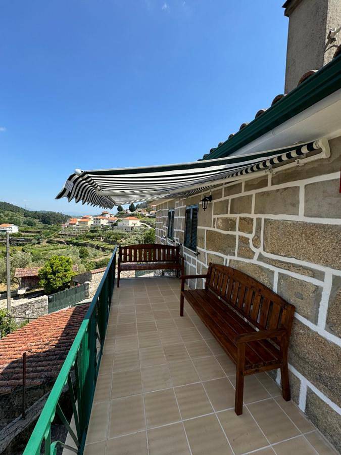 Location de vacances pour 8 personnes, avec vue et jardin dans Tarouca