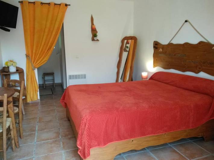 Location de vacances pour 3 personnes, avec jardin et vue, adapté aux familles à Eccica-Suarella - 2