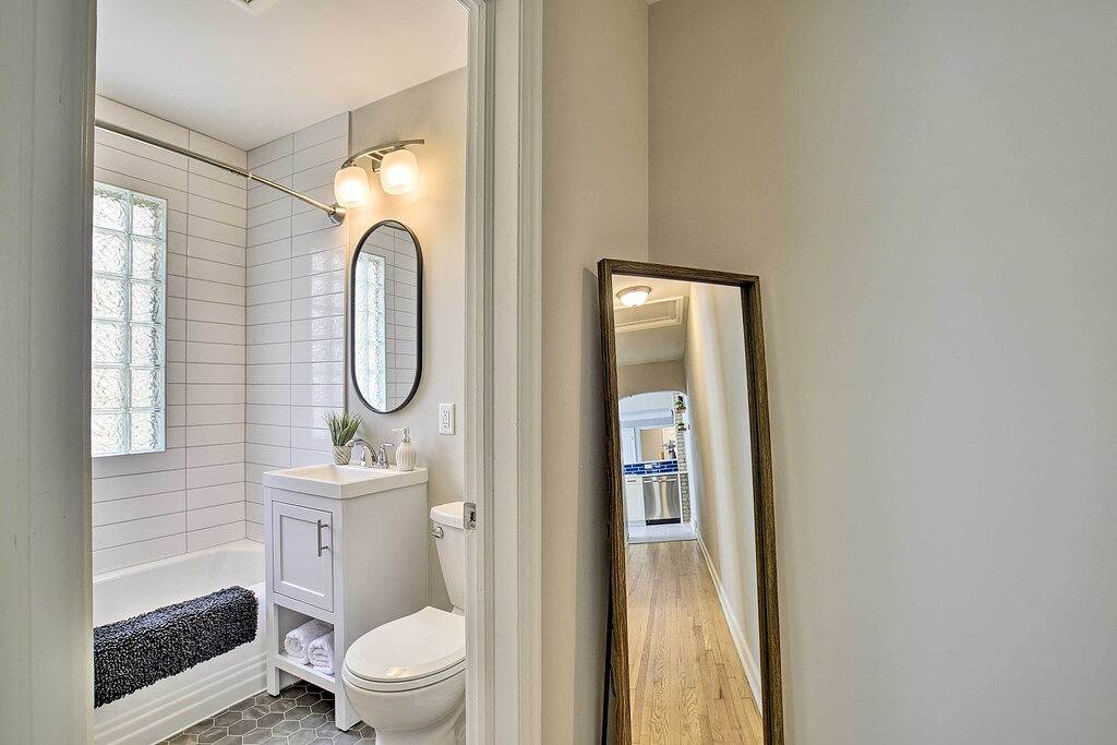 Cozy Home: Wifi, Parking, 5 Mi to Dtwn Mpls! in Minneapolis, Twin Cities