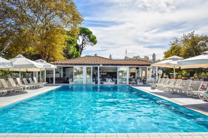 Holiday apartment for 3 people, with pool and garden as well as view - 1