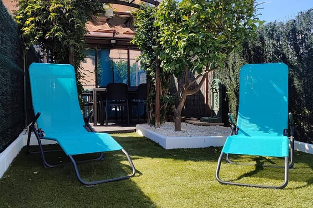 Ganze Wohnung, Superb apartment close to the port and beach. in La Londe-les-Maures, Parc national Port-Cros