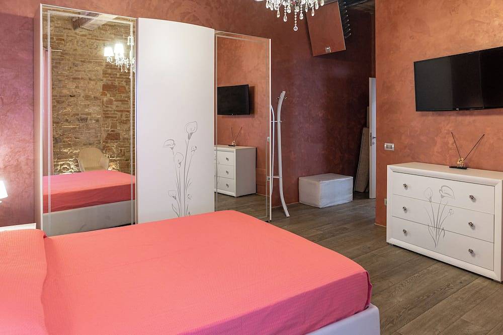 Entire apartment, Cozy apartment 50 meters from Central Todi Square in Todi, Perugia Province