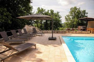 Gîte pour 8 personnes, avec piscine à Pomport
