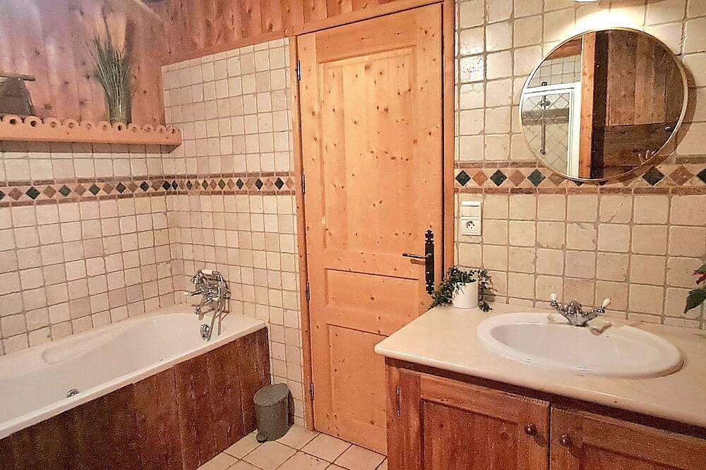 Le lodge des ours Located just a few minutes from the Espace Diamant, with sublime views. in Cohennoz, Albertville region