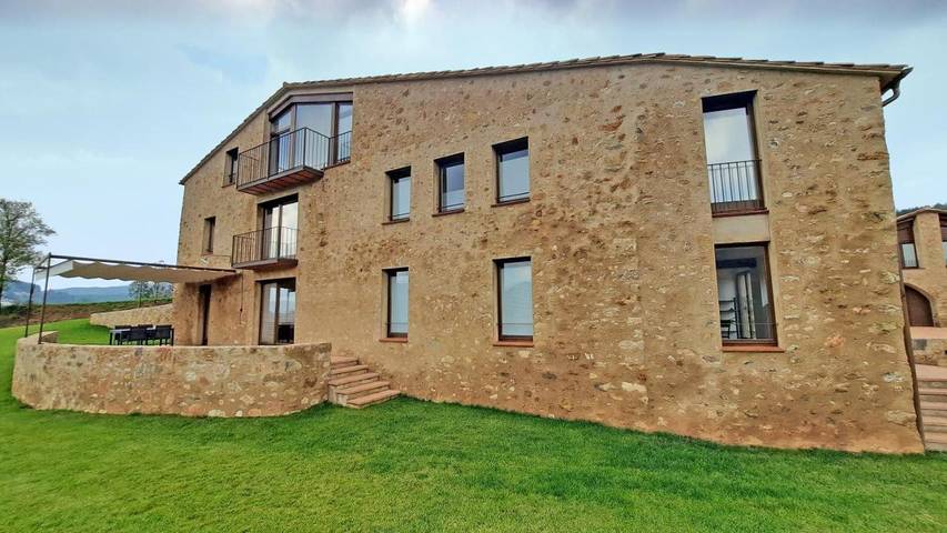 Casa rural para 4 personas, con vistas además de piscina y jardín en Ripollès - 3