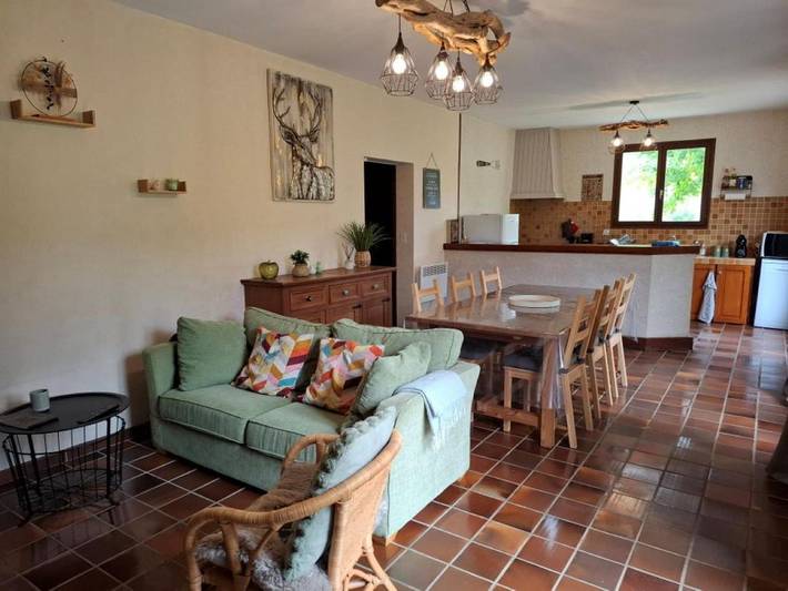 Location de vacances pour 5 personnes, avec vue ainsi que jardin et terrasse à Saint-Paul-de-Salers - 2