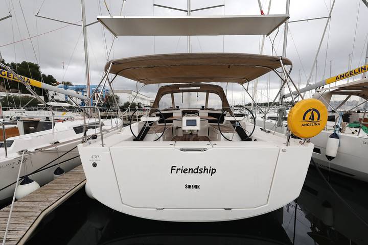 Boat for 6 people, with hot tub - 1