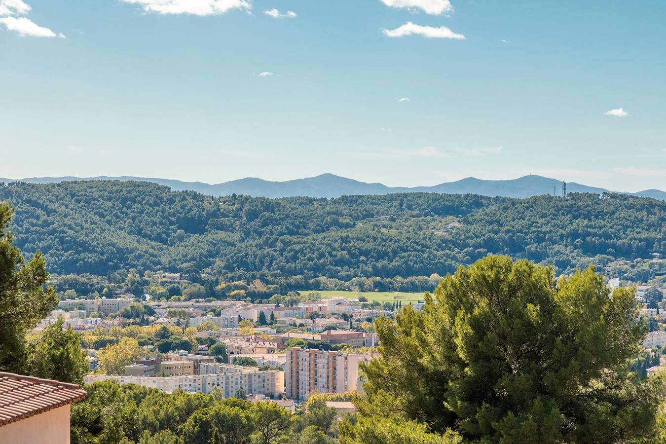 Bed and Breakfast 'La Vue Des Anges - La Vue Des Anges' con vistas a la montaña, Wi-Fi y aire acondicionado in Draguignan, Region de Draguignan