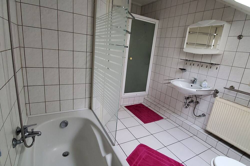 Ganze Wohnung, 3 Zi- App 'U3' (70qm) für 4 - 6 Personen, 25 km bis Frankfurt- Nord in Usingen, Hochtaunuskreis