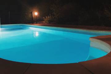 Gîte pour 8 personnes, avec jardin et jacuzzi à Juillac