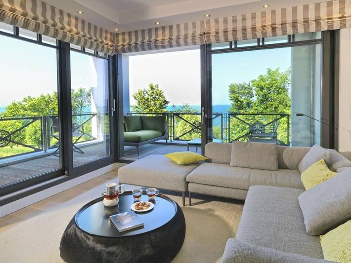 Ferieleilighet for 6 personer, med badebasseng og sauna i tillegg til hage, dyr tillatt i Rügen