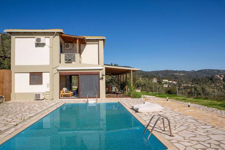 Villa für 6 Personen, mit Balkon und Terrasse sowie Garten und Pool