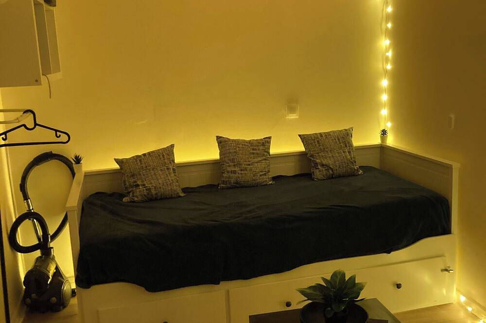 Entire apartment, Cozy studio with mezzanine – Close to Seine & Paris in Asnières-sur-Seine, Hauts-de-Seine