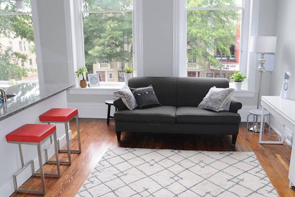 Ganze Wohnung, Suite mit Kingsize-Bett im Arts District - neu renoviertes Gebäude in der Innenstadt in Richmond, Virginia