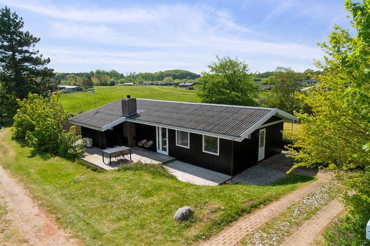 Feriehus for 6 personer, med Terrasse og Hage i Spodsbjerg