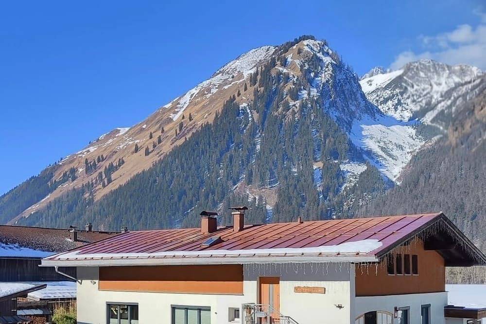Entire apartment, Beautiful vacation apartment in the countryside , pets welcome ❤️ in Häselgehr, Allgäu alps (Austria)