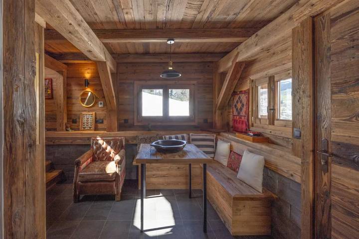 Chalet 'Mazot Des Aravis' avec vue sur la montagne, terrasse privée et jardin privé in Combloux, Pays du Mont-Blanc
