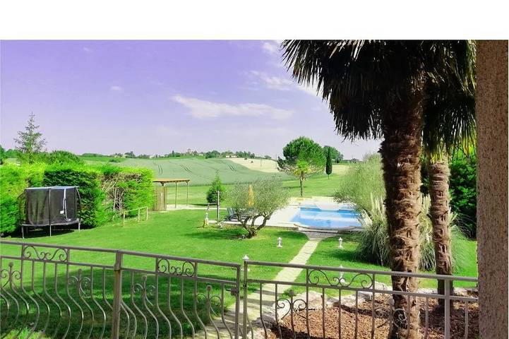 Location de vacances pour 10 personnes, avec jardin ainsi que terrasse et jacuzzi à Montaigu-de-Quercy - 2