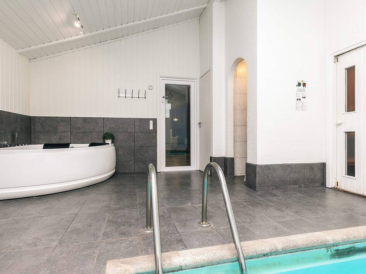 Luxurioses Refugium mit Pool -- By Traum Ferienwohnungen in Løkken, Hjørring und Umgebung