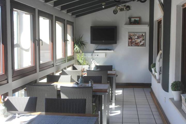 Hotel für 2 Personen, mit Terrasse und Garten sowie Ausblick in Battenberg - 3