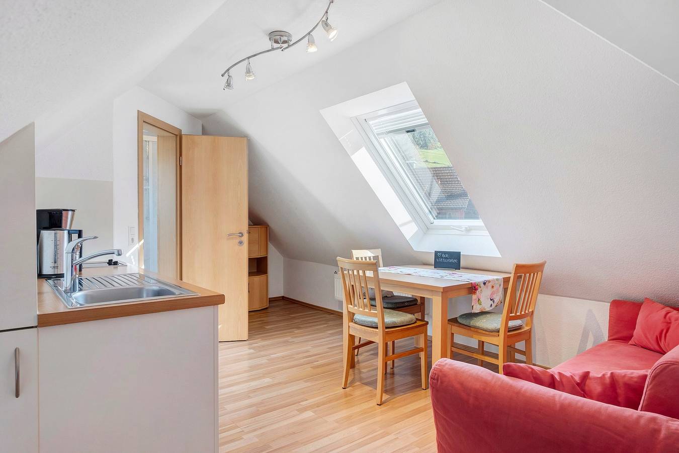 Ganze Wohnung, Ferienwohnung 'Vogelnest' mit Bergblick, Gemeinschaftspool und Wlan - nicht für Hunde geeignet in Wolfach, Mittlerer Schwarzwald