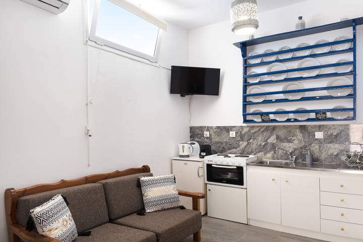 Ganze Wohnung, Zentrales Ferienapartment 'Olga's House kythnos D' in Kythnos