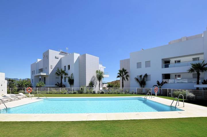 Location de vacances pour 4 personnes, avec terrasse et jardin ainsi que piscine et jacuzzi dans La Cala Golf