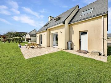 Location de vacances pour 6 personnes, avec terrasse et jardin à Plozévet