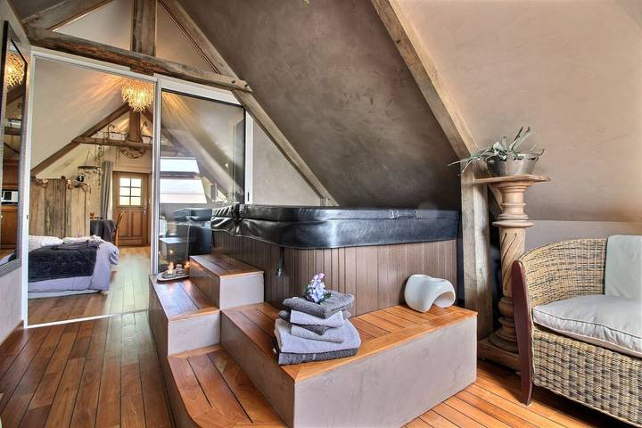 Gîte pour 2 personnes, avec Jacuzzi ainsi que Terrasse et Jardin à Plélo
